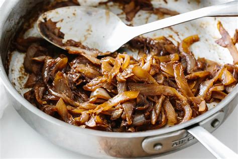  Tibs au Boeuf: Une explosion de saveurs épicées dans un doux velours de oignons caramélisés !