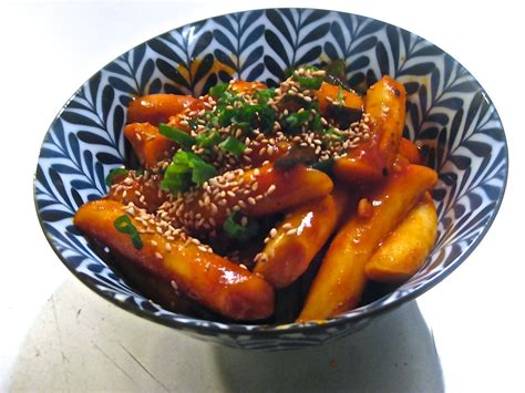  Ddeokbokki : Un Délice Piquant et Sucré à la Conquête de Vos Papilles !