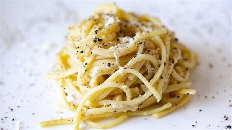  La Cacio e Pepe: Un plat romain aux saveurs umami et crémeuses à tomber par terre !