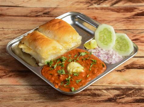  La Pav Bhaji: Une symphonie épicée de légumes écrasés et d'un pain moelleux grillé !