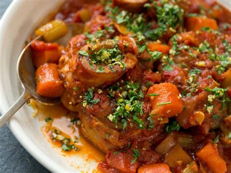  Ossobuco: Un plat milanais qui marie la douceur de l'osso buco à la fraîcheur d'un gremolata vif !