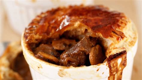  Steak and Ale Pie: Une explosion de saveurs savoureuses et réconfortantes dans l'âme historique de Teesside!